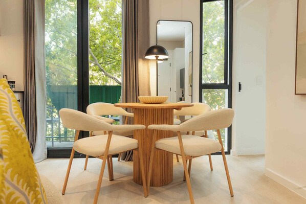 Luxury Apartment | Living area | 50-inch TV with digital channels - TEN on V - Fluent Serviced Apartments (Cape Town)