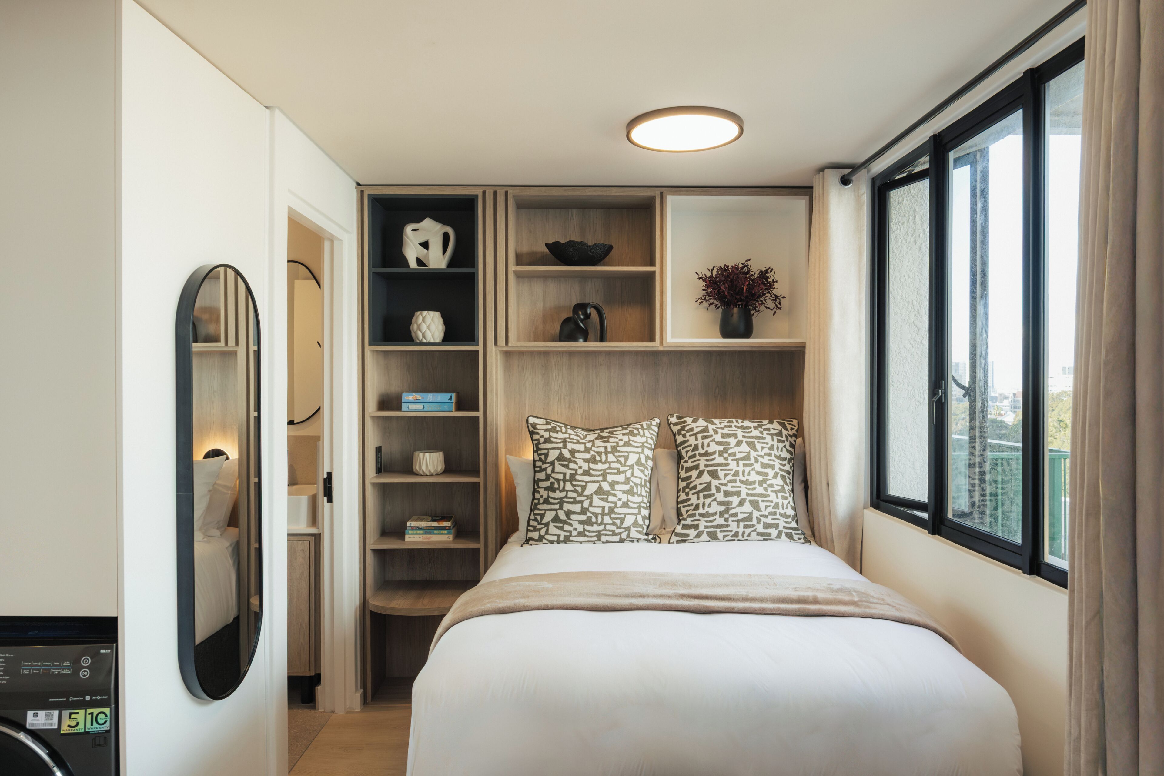 Apartment | In-room safe, desk, laptop workspace, free WiFi