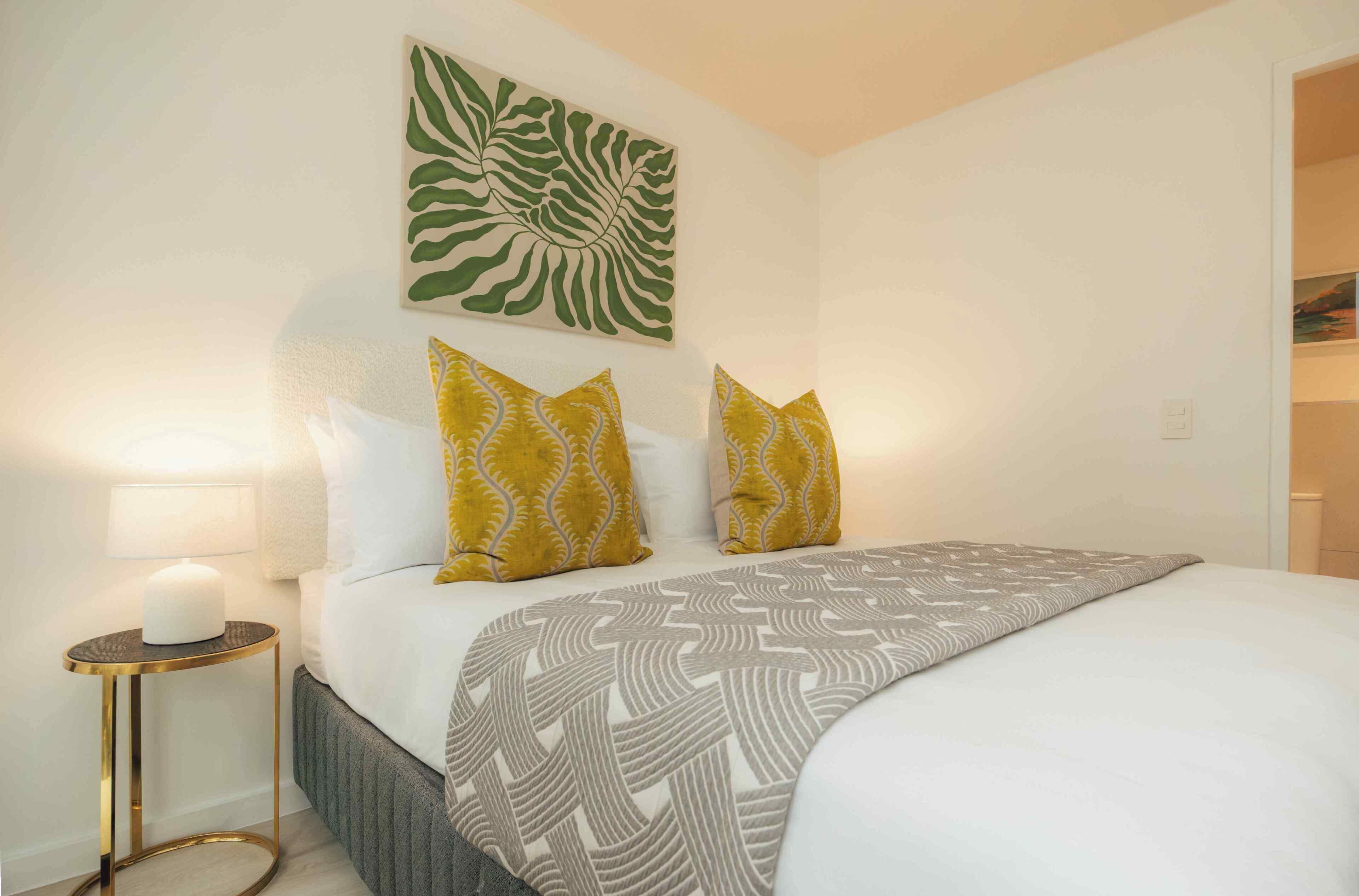 Luxury Apartment | In-room safe, desk, laptop workspace, free WiFi