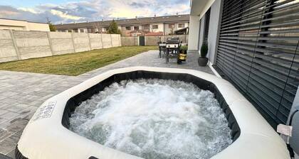AC family house with garden and jacuzzi, Dunajská Lužná 9A