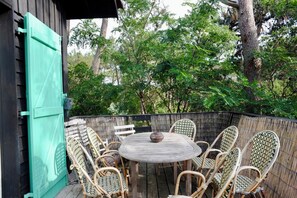 Outdoor dining - In 1 row to the Mimbeau lagoon - vacation home in the 44ha in Cap Ferret (Lège-Cap-Ferret)