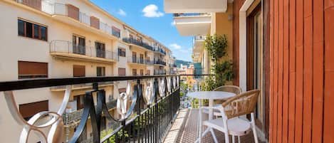 Deluxe Double or Twin Room, Balcony, City View | Terrace/patio