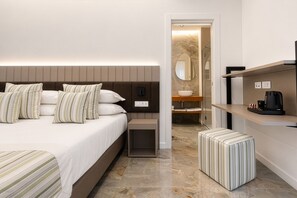 Habitación Deluxe con 1 cama doble o 2 individuales, balcón, vistas a la ciudad | Wifi gratis