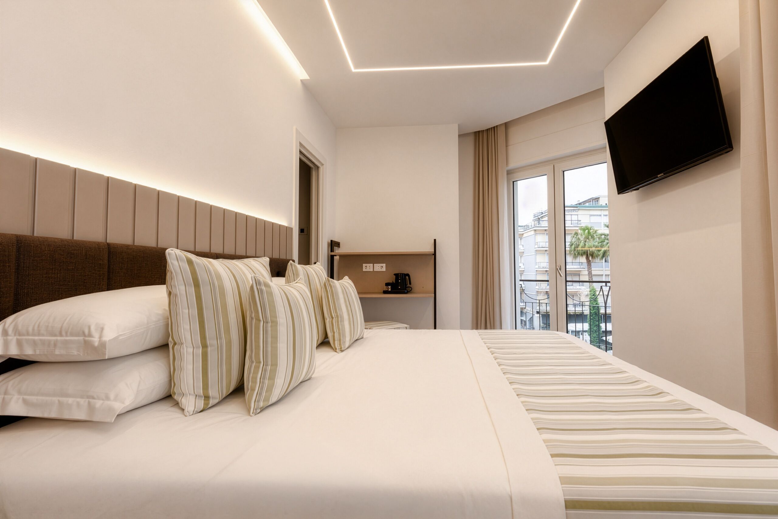 Habitación Deluxe con 1 cama doble o 2 individuales, balcón, vistas a la ciudad | Wifi gratis