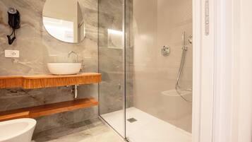 Superior Double Room, City View | Bathroom | Soap, shampoo, toilet paper