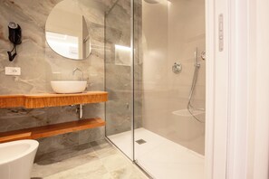 Soap, shampoo, toilet paper - Lena Suites Sorrento (Sorrento)