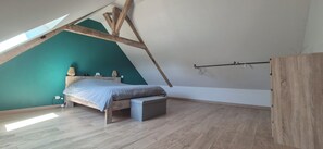 Room - Vrbo Property (Vivoin)