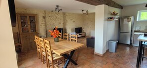 Dining - Vrbo Property (Vivoin)