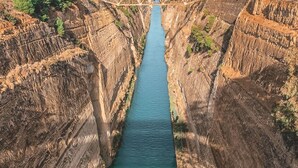 A river canyon with a bridge. - Tsiamis Sea Sun - Quaint and Homely Getaway (Corinth)