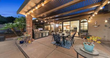 Moonbase Ranch · Pool · Hot Tub · Hilltop Views