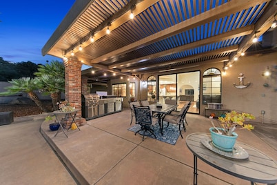 Moonbase Ranch · Pool · Hot Tub · Hilltop Views