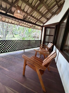 Deluxe vierpersoonskamer, uitzicht op tuin | Terras