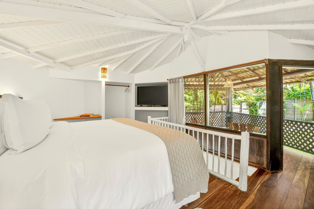 Hypo-allergenic bedding available, WiFi (free)