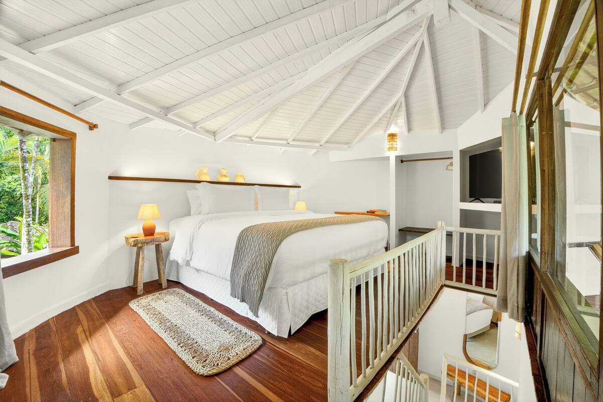 Hypo-allergenic bedding available, WiFi (free)