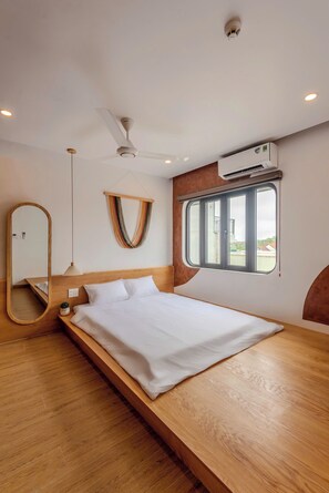 Superior-Doppelzimmer, 1 King-Bett, Flussblick