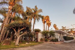 Property grounds - Marina Living Rooms – Economy Double Room with Shared Pool, Wi-Fi and Air Conditioning (Laura)