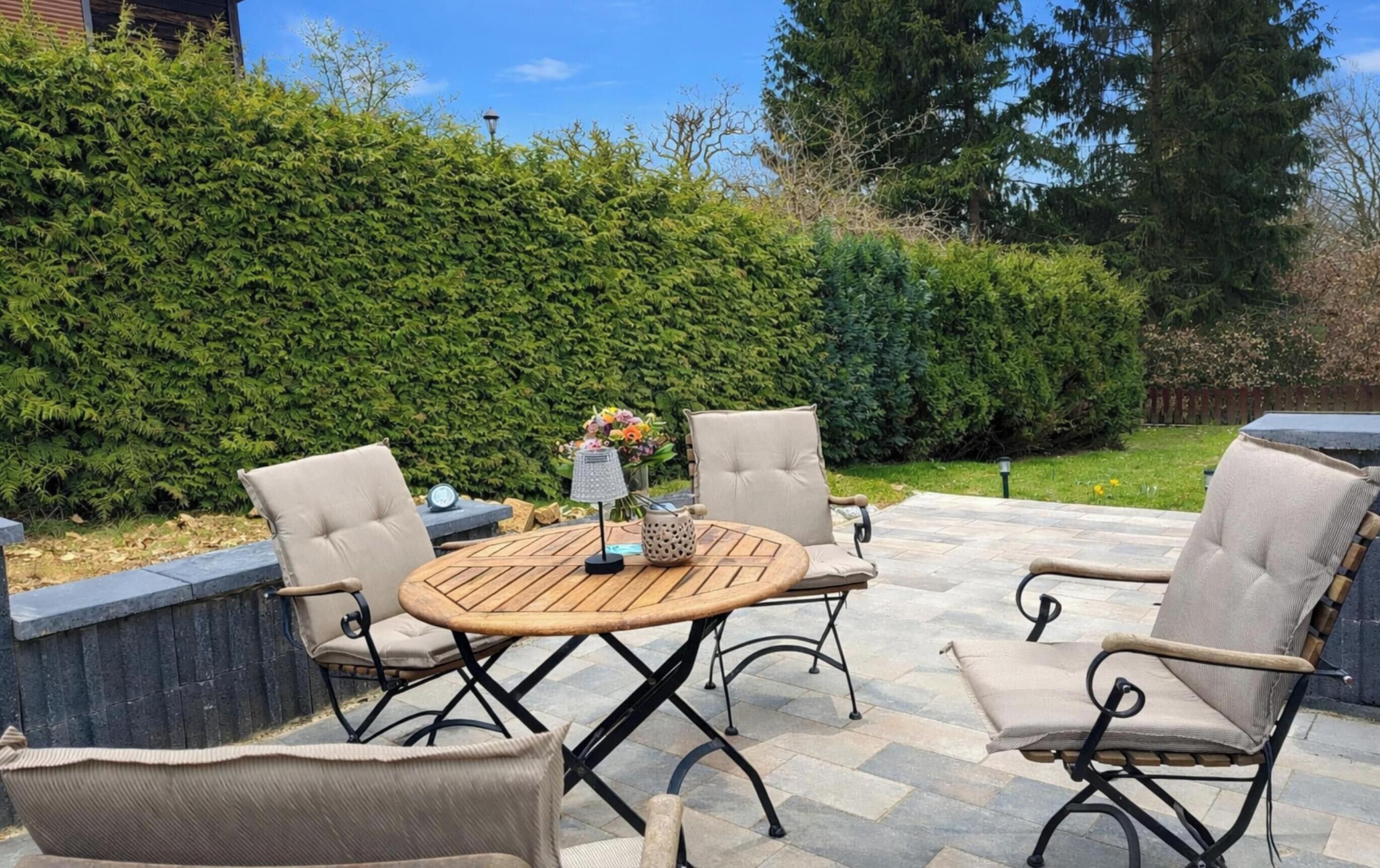 House | Outdoor dining