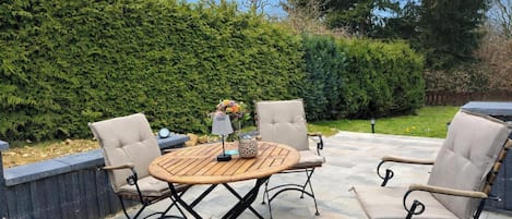 House | Outdoor dining