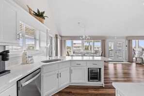 Private kitchen - Pier Pressure - 301 Port Royal St 3 Bedroom Home (Dauphin Island)