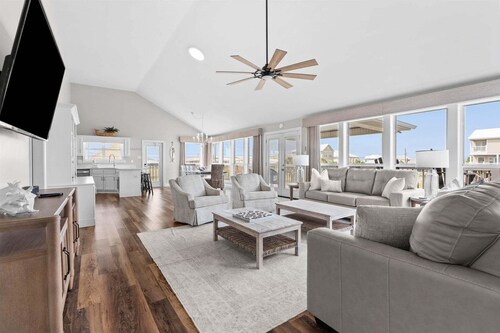 Pier Pressure - 301 Port Royal St 3 Bedroom Home