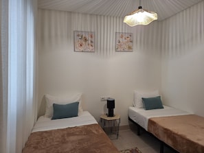 3 chambres, fer et planche à repasser, Wi-Fi, draps fournis