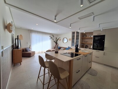 Beautiful apartment just a short walk from the beach, opposite the marina
