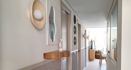 Apartment in front of the port of Denia, overlooking the wall, the castle and the sea.