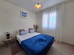 3 bedrooms, iron/ironing board, WiFi, bed sheets