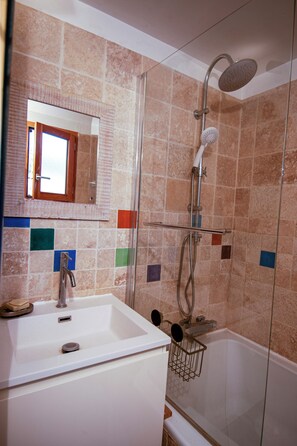 Bathroom - Vrbo Property (Six-Fours-les-Plages)