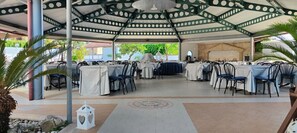 Outdoor banquet area - Marina Living Rooms – Economy Double Room with Shared Pool, Wi-Fi and Air Conditioning (Laura)