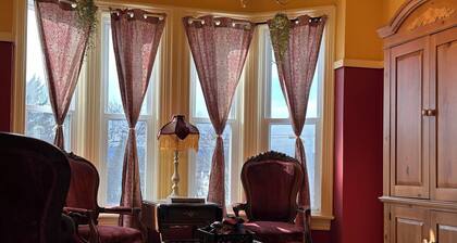 Beautiful Victorian Apartment on Broadway