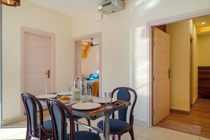 Luxury Villa, Balcony, Mountain View | Dining - Hillshades Retreat by Alaya Stays 6BHK (Solan)