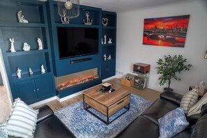 Living area - Beautiful Bungalow with sea and Mountain Views. Close to the beach and amenities (Benllech)