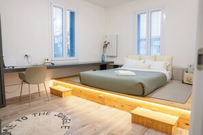 A modern bedroom with a bed, bedside tables, a desk, and a chair. - Venice Mestre Whole New Modern Apartment Semi (Venezia)