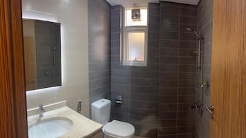 Deluxe Studio | Bathroom