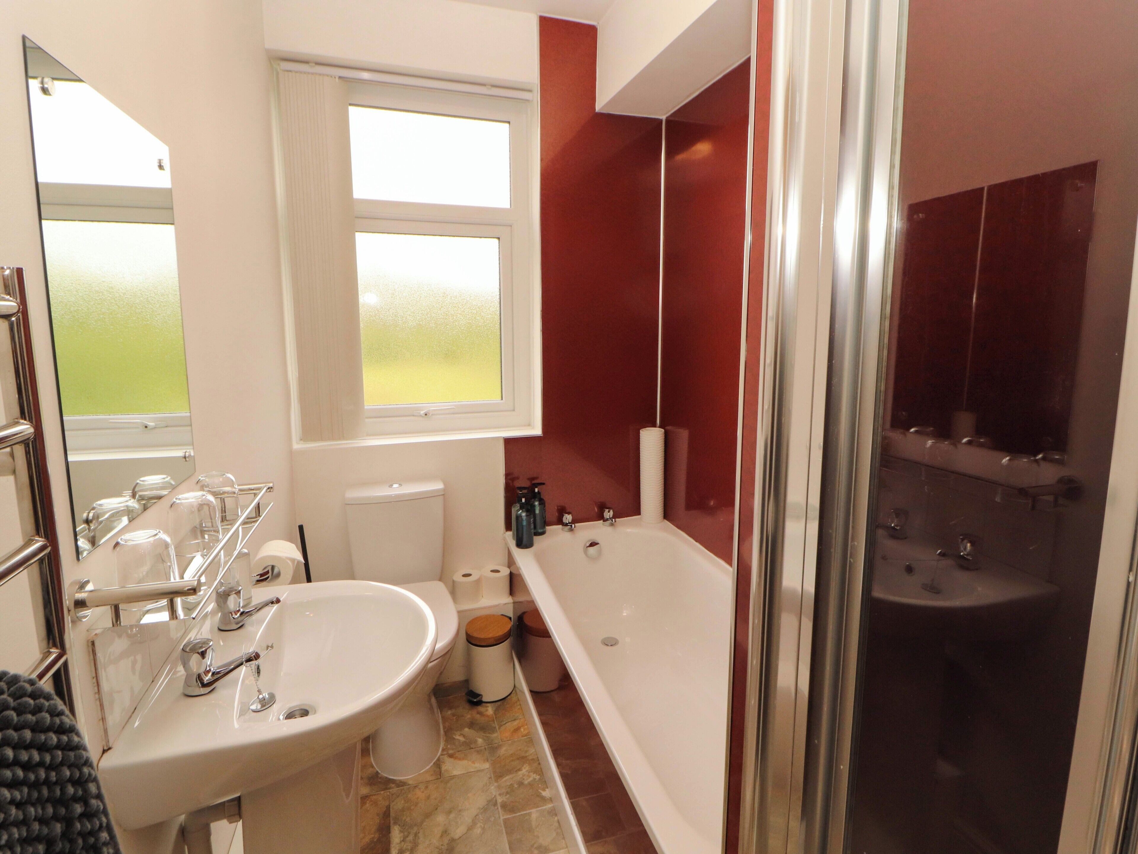 Cottage | Bathroom