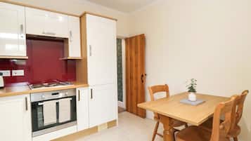 Dishwasher, cookware/dishes/utensils