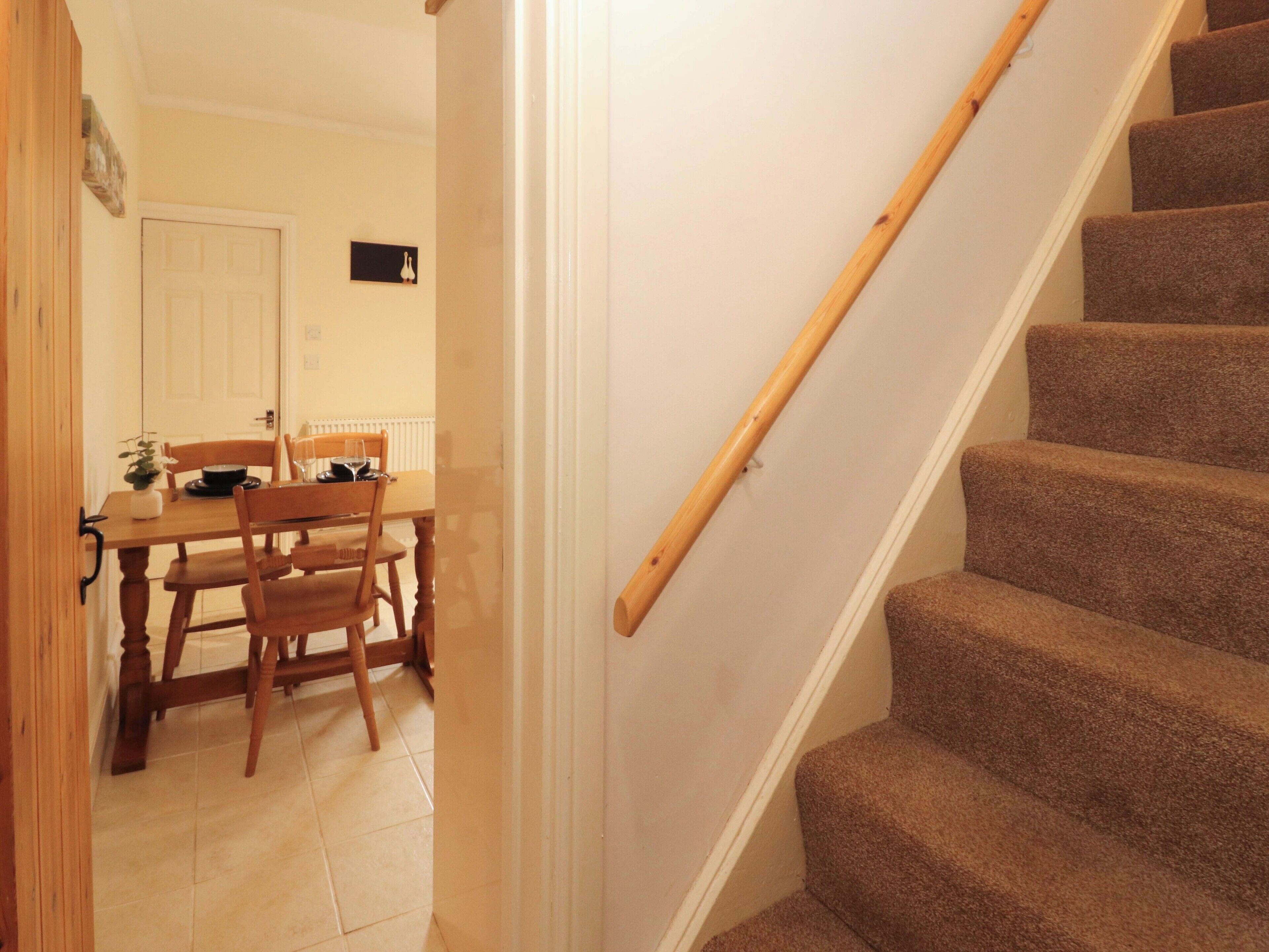 Cottage | Dining