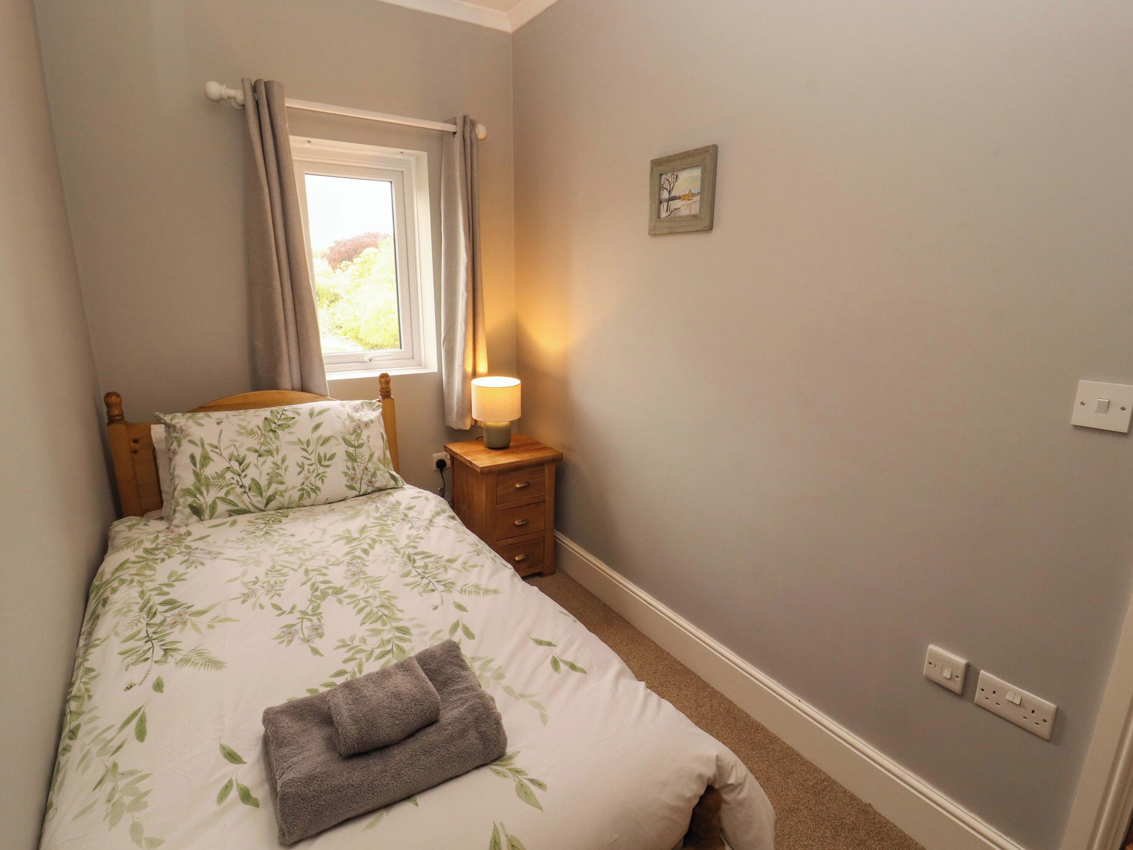 Cottage | 2 bedrooms, free WiFi, individually decorated, individually furnished