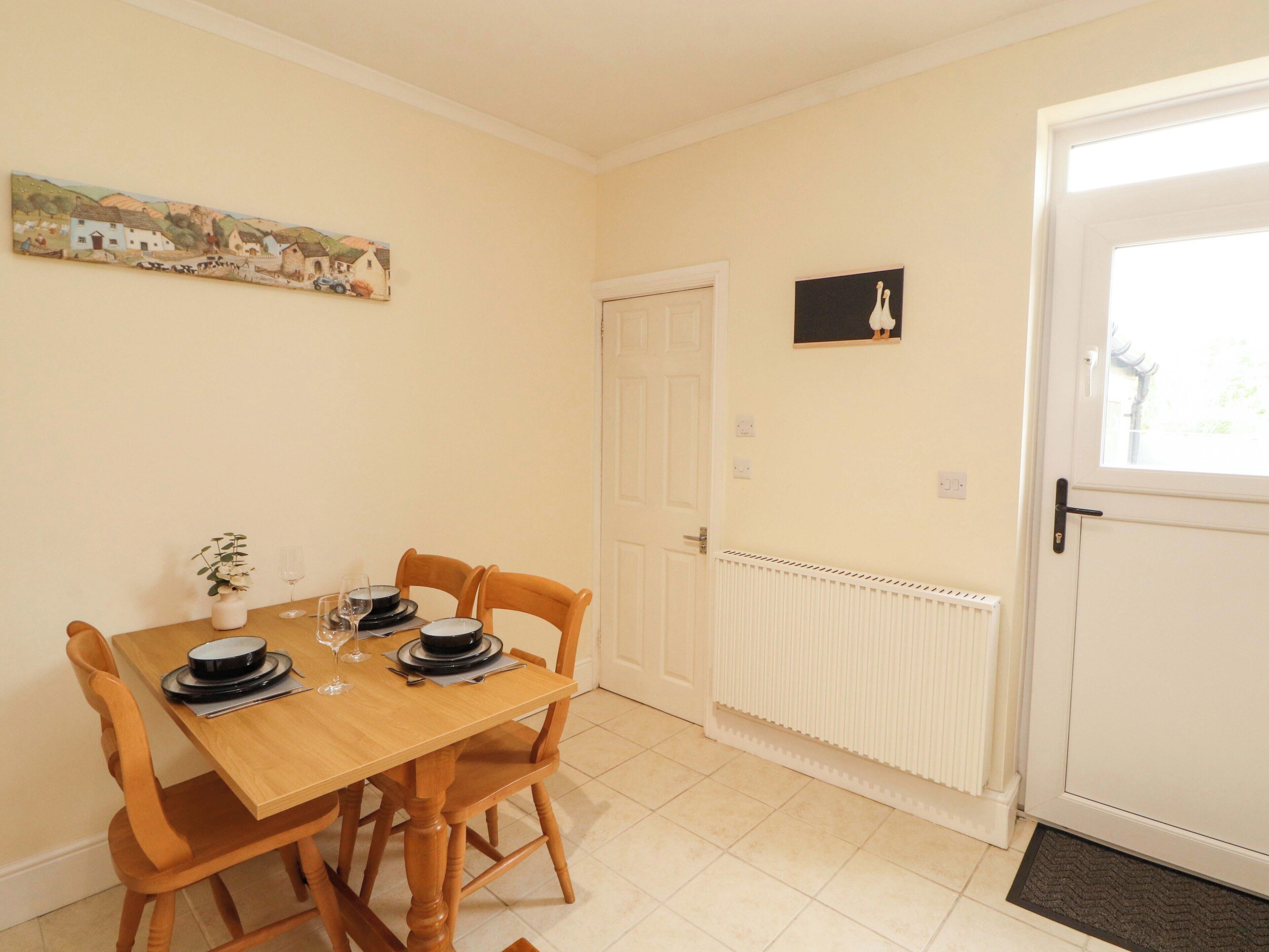 Cottage | Dining