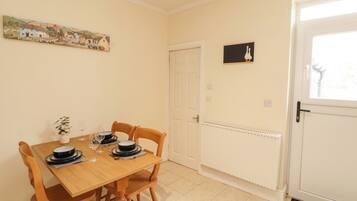 Cottage | Dining