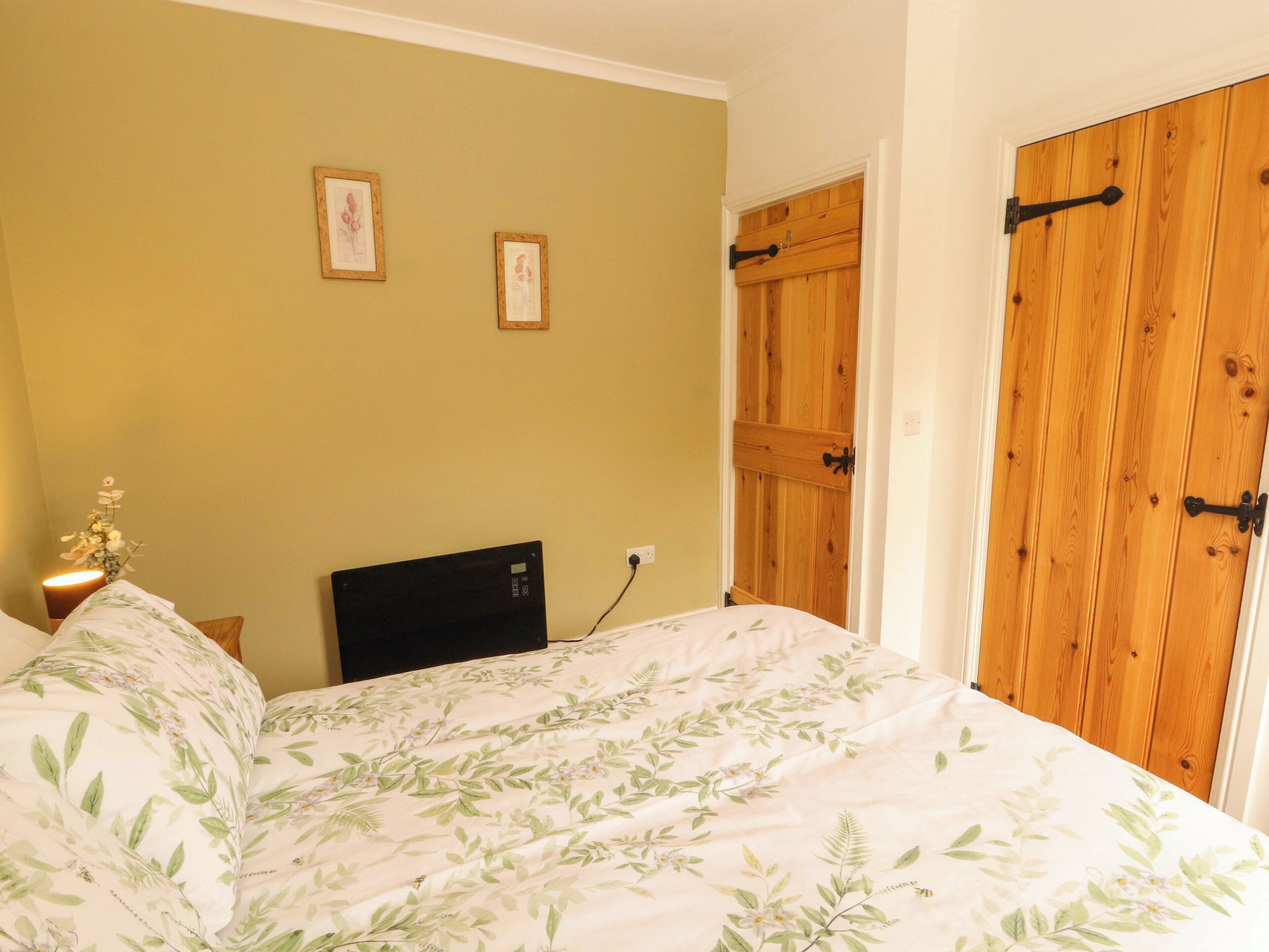 Cottage | 2 bedrooms, WiFi (free), individually decorated, individually furnished