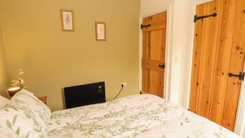 2 bedrooms, WiFi (free), individually decorated, individually furnished