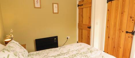 Cottage | 2 bedrooms, WiFi (free), individually decorated, individually furnished