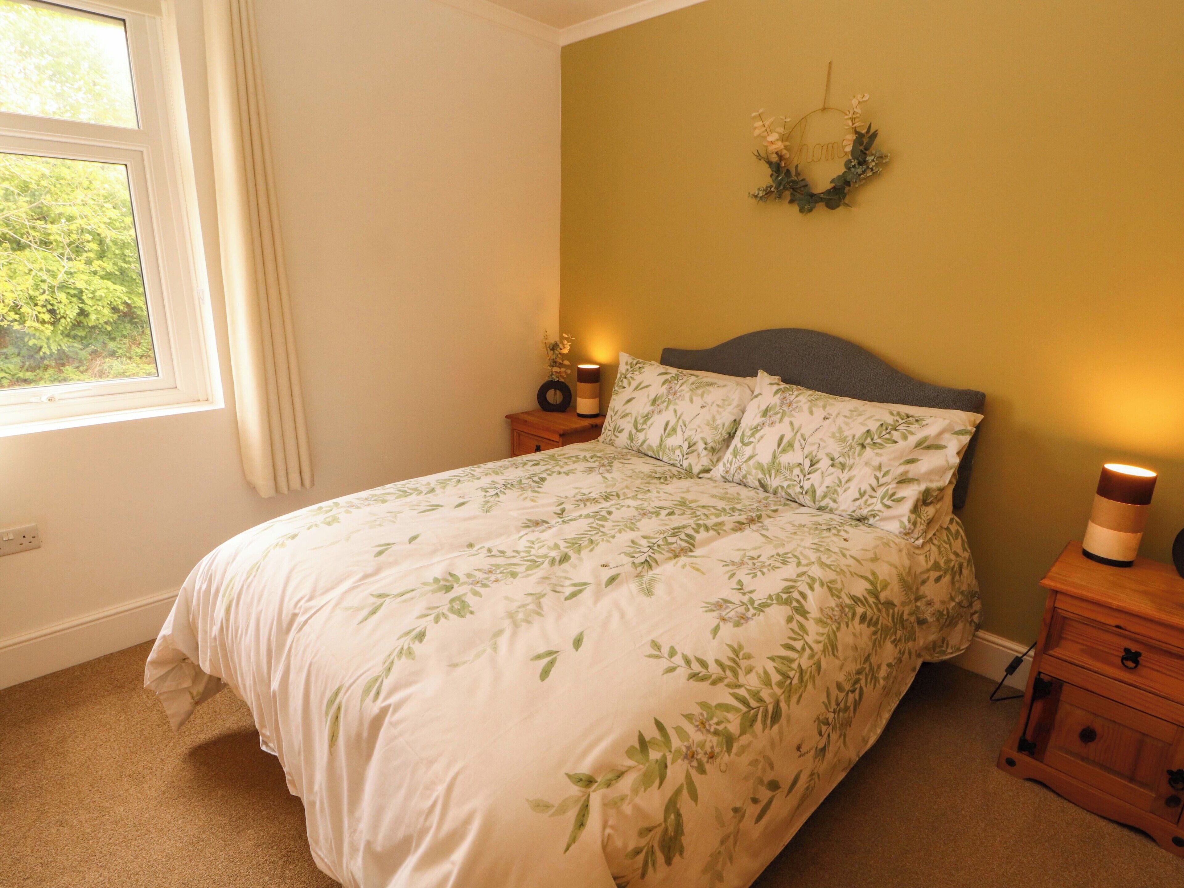 Cottage | 2 bedrooms, WiFi (free), individually decorated, individually furnished