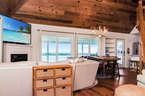 Smart TV - 🌴Pet Friendly | Beachfront | Slide from Deck to Beach | Antilles Beach Cottage (Cape San Blas)