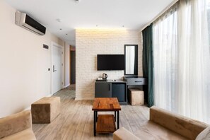 Suite Deluxe, balcon, vue ville | Coin séjour