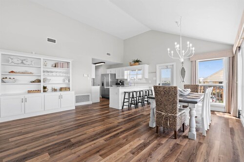 Boat Friendly Canal Retreat | Heated Pool, Hot Tub + Private Pier