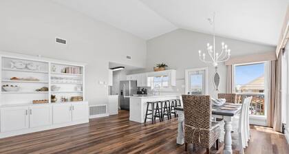 Boat Friendly Canal Retreat | Heated Pool, Hot Tub + Private Pier
