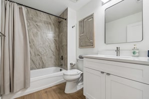 Bathroom - Rosemary District Flat in Downtown Sarasota (Sarasota)